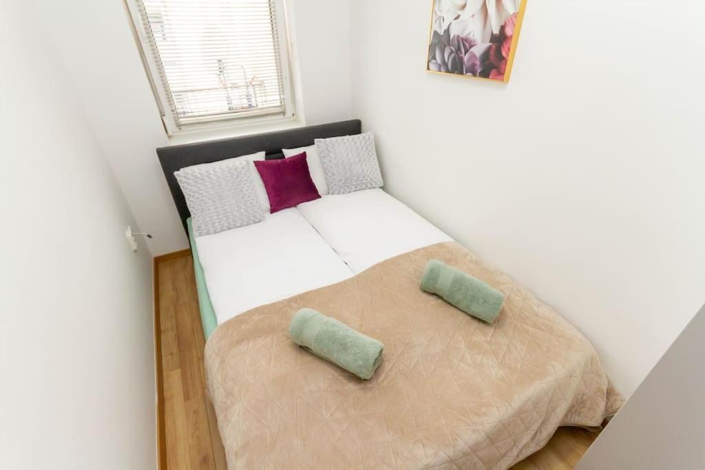 Family Lux Lounge In Voeroesmarty Street By Nw Будапешт