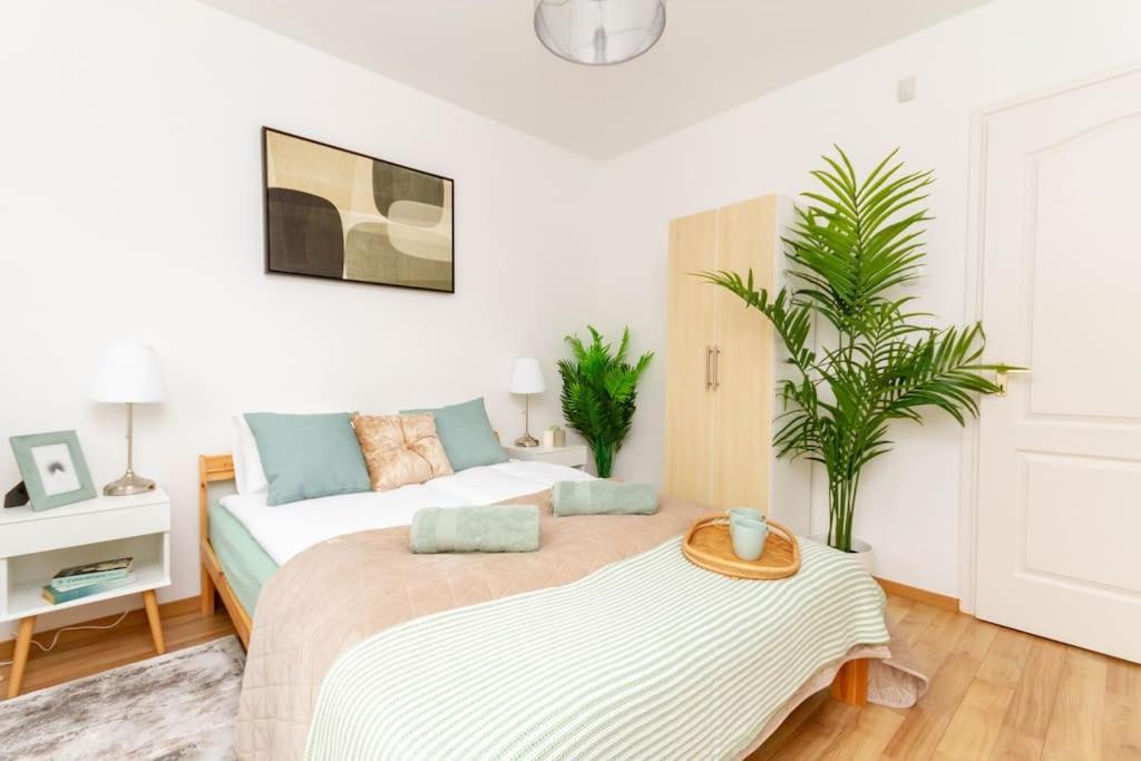 Family Lux Lounge In Voeroesmarty Street By Nw Апартаменты