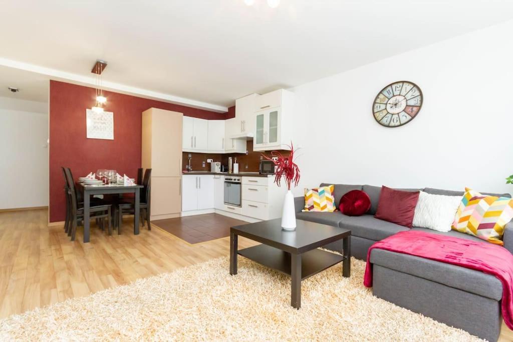 Family Lux Lounge In Voeroesmarty Street By Nw Апартаменты *