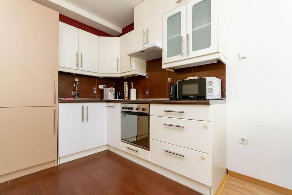 Family Lux Lounge In Voeroesmarty Street By Nw Будапешт