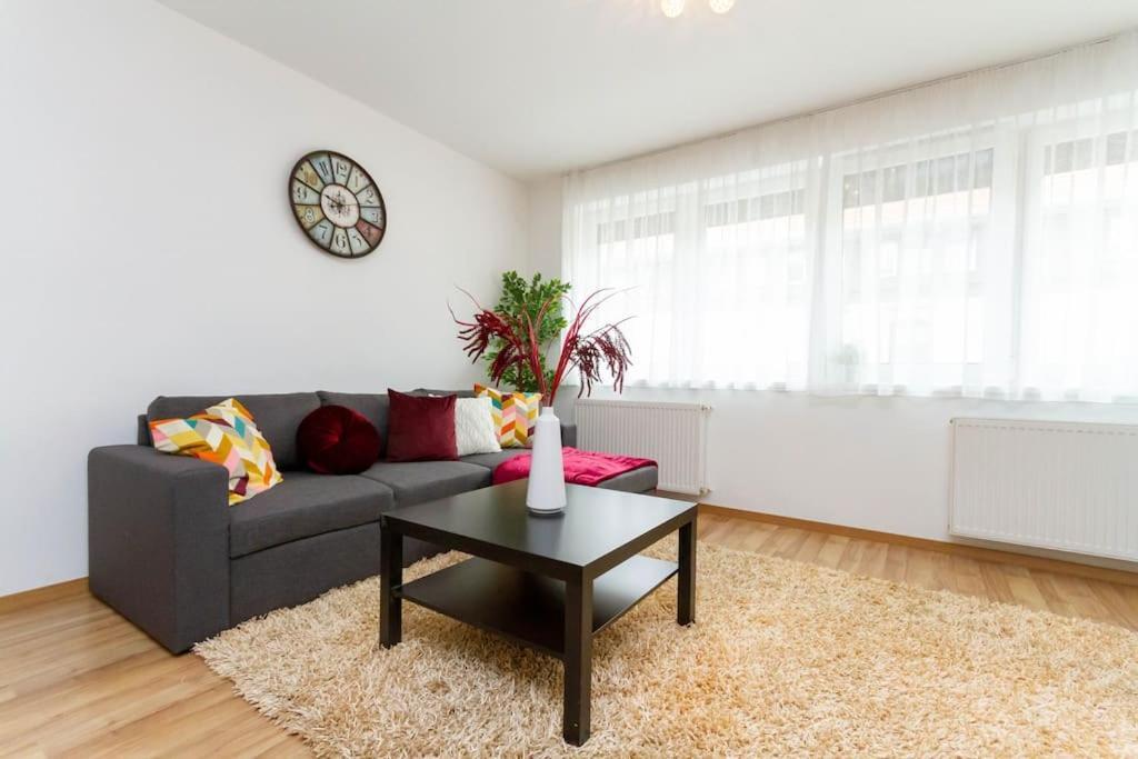 Family Lux Lounge In Voeroesmarty Street By Nw Апартаменты
