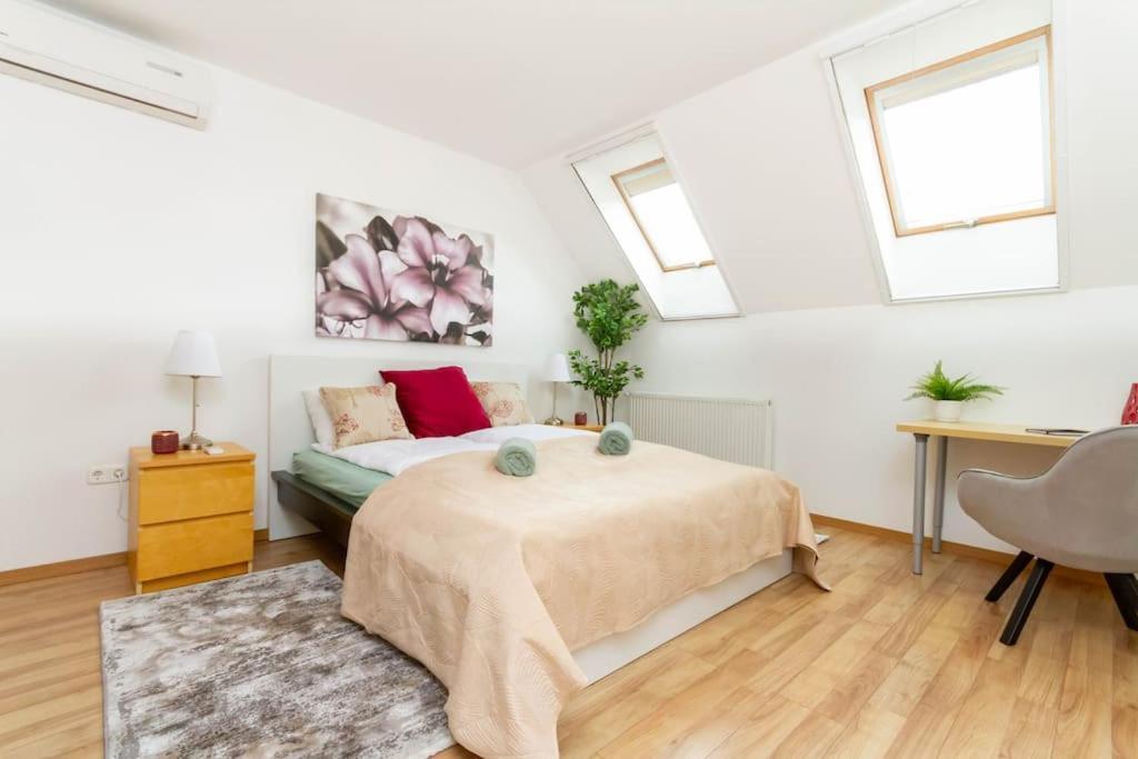 Family Lux Lounge In Voeroesmarty Street By Nw Апартаменты Будапешт