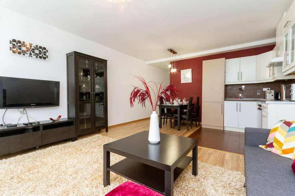 Family Lux Lounge In Voeroesmarty Street By Nw Апартаменты *
